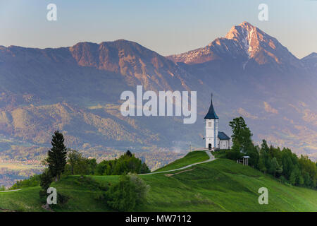 Jamnik ist eine Siedlung an den östlichen Hängen des Jelovica Plateau in der Gemeinde Kranj in der Region Slowenien. Die lokale Stockfoto