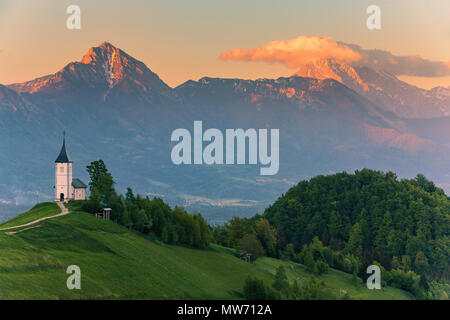 Jamnik ist eine Siedlung an den östlichen Hängen des Jelovica Plateau in der Gemeinde Kranj in der Region Slowenien. Die lokale Stockfoto