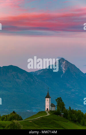 Jamnik ist eine Siedlung an den östlichen Hängen des Jelovica Plateau in der Gemeinde Kranj in der Region Slowenien. Die lokale Stockfoto