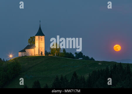 Jamnik ist eine Siedlung an den östlichen Hängen des Jelovica Plateau in der Gemeinde Kranj in der Region Slowenien. Die lokale Stockfoto