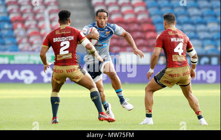 Huddersfield Riesen" Leroy Cudjoe (Mitte) während der LADBROKES Challenge Cup, viertel Finale von der John Smith's Stadion, Huddersfield. Stockfoto