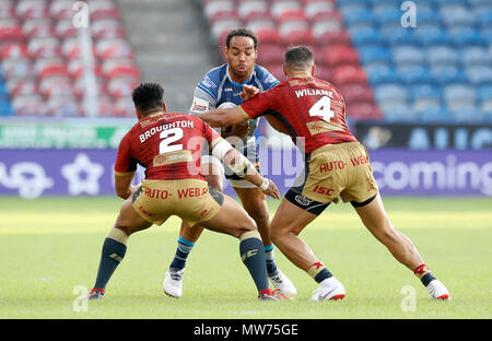 Huddersfield Riesen" Leroy Cudjoe (Mitte) während der LADBROKES Challenge Cup, viertel Finale von der John Smith's Stadion, Huddersfield. Stockfoto