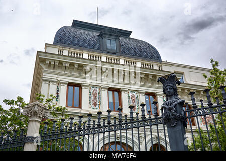 MADRID, Spanien - 23 April, 2018: MADRID, Spanien - 23 April, 2018: Die Rückseite des Ministeriums für Landwirtschaft, Fischerei, Ernährung und Umwelt in Madrid. Stockfoto