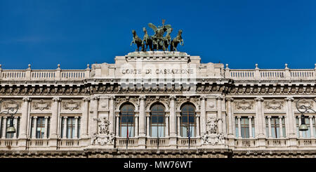 Italienischen Obersten Kassationsgericht (Corte di cassazione), Palast der Justiz, Courthouse. Renaissance, bronze Quadriga. Rom, Italien, Europa. Platz kopieren Stockfoto