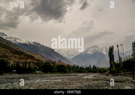 Gilgit River in der Nähe von shandur Pass, Gilgit-Baltistan Provinz, Pakistan Stockfoto