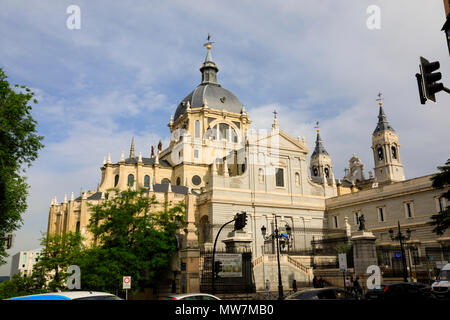 Almundena Kathedrale, Madrid, Spanien. Mai 2018 Stockfoto