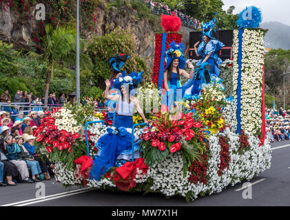 Festival float bei der Madeira Blumenfest Parade Stockfoto