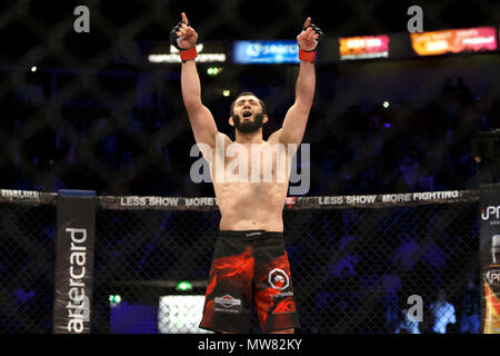 Mamed Khalidov feiert seinen gewonnen über Luke Barnatt am ACB 54 in Manchester, UK. Khalidov gewann den Champion vs Champion Match über eine erste runde Knockout (KO). Absolute Meisterschaft Berkut, Mixed Martial Arts, MMA kämpfen. Stockfoto