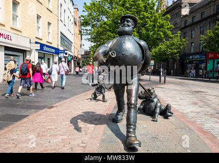 Statue von Desperate Dan auf der High Street im Zentrum von Dundee, Schottland, Großbritannien Stockfoto