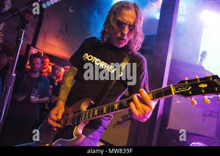 Norwegen, Oslo - 23. Mai 2018. Die amerikanische Stoner Rock Band Monster Magnet führt ein Live Konzert bei Blå in Oslo. Hier Gitarrist Phil Caivano gesehen wird live auf der Bühne. (Foto: Gonzales Foto - Brokvam Kjell). Stockfoto