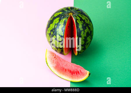 Wassermelone mini auf hellen Hintergrund. Studio Foto Stockfoto