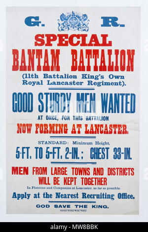 Eine britische Ersten Weltkrieg Plakat Aufruf für kleine Männer zu Freiwilliger für die Lancaster Bantam 11 Bataillon (Könige eigenen Royal Lancaster Regiment) Stockfoto