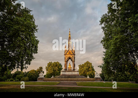 Das Albert Memorial in South Kensington, London, Großbritannien, am 25. Juli 2014 getroffen Stockfoto