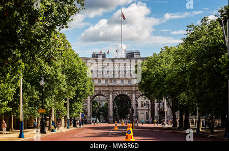 Admiralty Arch, London von der Mall in London, Großbritannien, am 12. August 2013 Stockfoto