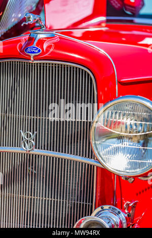 Flache Tiefenschärfe Nahaufnahme der vorderen Ende Details auf einem klassischen 1932 Ford Model 18 DeLuxe Roadster. Stockfoto