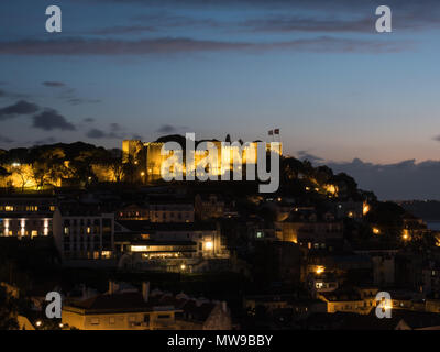 Castelo de São Jorge in der Dämmerung, Lissabon, Portugal Stockfoto