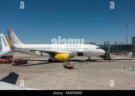 Vueling Flugzeug am Flughafen von Malaga, Costa del Sol, Spanien. Stockfoto