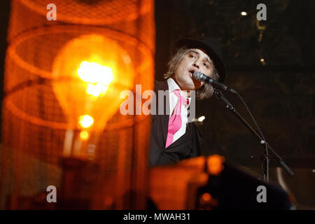 Peter Doherty live mit den Libertines in Glasgow, Schottland. Peter Doherty, Pete Doherty, Pete Doherty, Sänger auf der Bühne. Stockfoto