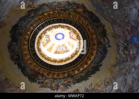 Rom, den 18. Mai 2018 Petersdom im Vatikan. Der Bau begann 1506 und endete im Jahre 1626. Seite Kuppel Stockfoto