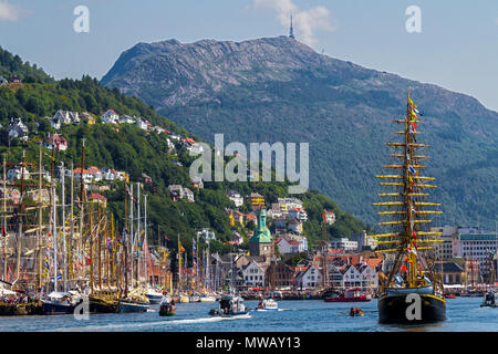 Tall Ships Race Bergen, Norwegen 2014. Die dänische Sail Training ship" Georg Stage' Eingabe Bergen Hafen. Stockfoto