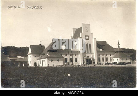 . Englisch: Der Bahnhof in Gdynia, Polen; 1923 erbaut vom Architekten Romuald Miller; im Verlauf des Zweiten Weltkriegs zerstört; an der Stelle der heutigen Bahnhof Gdynia Główna Polski: Nieistniejący dworzec kolejowy w Gdyni z 1923 roku, Projektu Romualda Millera, zburzony w trakcie II wojny światowej. Znajdował się w tym samym miejscu, Co obecny dworzec Gdynia Główna. Vor 1939. Unbekannt 174 Dworzec w Gdyni Stockfoto