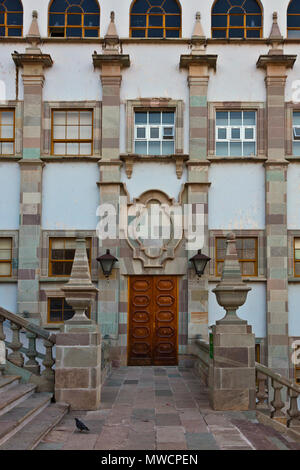 Architektonisches Detail auf den Stufen vor der Universität von Guanajuato, Guanajuato, Mexiko Stockfoto