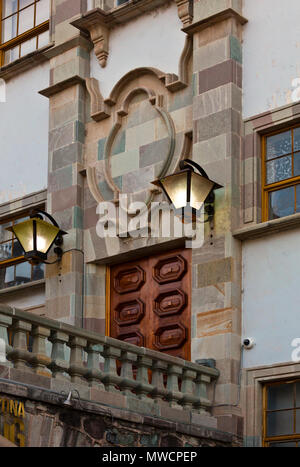 Architektonisches Detail auf den Stufen vor der Universität von Guanajuato, Guanajuato, Mexiko Stockfoto