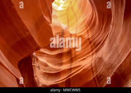 Antelope Canyon ist eine der am meisten fotografierten Wüstenlandschaften im amerikanischen Südwesten. Fotografen versuchen diese erstaunliche Planeten Schönheit zu erfassen Stockfoto