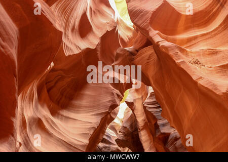 Antelope Canyon ist auch als der Korkenzieher Canyon bekannt. Dieses Bild erklärt den Spitznamen. Diese erstaunliche iconic Landschaft ist auf Navajo Land entfernt Stockfoto