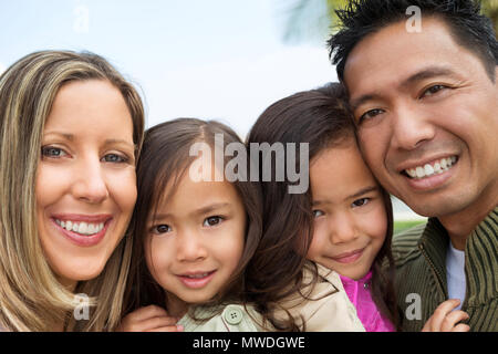 Mischlinge-Familie. Stockfoto