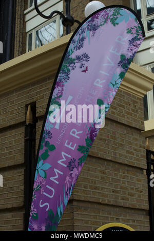 City Hall, London, UK, 1. Juni 2018, Sommer am Fluss Bar ist im Bau von City Hall in London. In diesem Jahr bar gesagt wird größer und besser als in früheren Jahren "Der Start erfolgt an diesem Abend zwischen 18.00 und 22.00 Uhr, das ist der Beginn einer Sommer lang spektakuläre Die verpackten Zeitplan der Freien veranstaltungen und Unterhaltung bietet. Credit: Keith Larby/Alamy leben Nachrichten Stockfoto