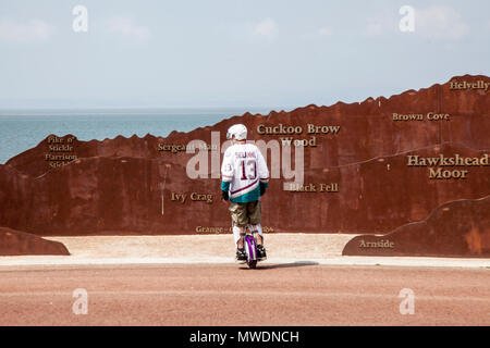 Morecambe lake district Skulptur, Lancashire. 1 Jun, 2018. UK Wetter: Sonniger Tag im Nordwesten. Credit: MediaWorldImages/Alamy leben Nachrichten Stockfoto