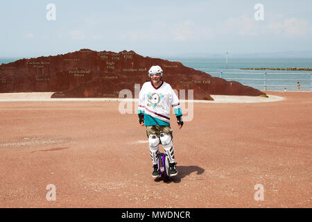 Morecambe lake district Skulptur, Lancashire. 1 Jun, 2018. UK Wetter: Sonniger Tag im Nordwesten. Credit: MediaWorldImages/Alamy leben Nachrichten Stockfoto