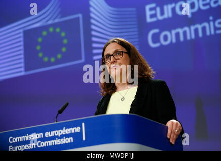 (180601) - Brüssel, 1. Juni 2018 (Xinhua) - Der für Handel zuständige EU-Kommissarin Cecilia Malmström Adressen eine Pressekonferenz zu den US-Zöllen auf Stahl und Aluminium, die für die EU am Sitz der Europäischen Kommission in Brüssel, Belgien, 1. Juni 2018. (Xinhua / Ihr Pingfan) (dtf) Stockfoto