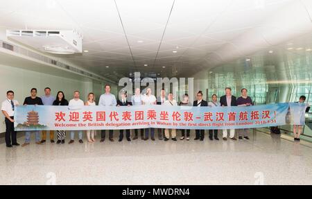 Wuhan, China. 31. Mai, 2018. Britische Delegation anreisen in Wuhan. Erstflug von China Southern Airlines Wuhan - London Direktflug. Wuhan, China. 31/05/2018 | Verwendung der weltweiten Kredit: dpa/Alamy leben Nachrichten Stockfoto