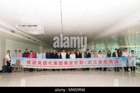 Wuhan, China. 31. Mai, 2018. Britische Delegation anreisen in Wuhan. Erstflug von China Southern Airlines Wuhan - London Direktflug. Wuhan, China. 31/05/2018 | Verwendung der weltweiten Kredit: dpa/Alamy leben Nachrichten Stockfoto