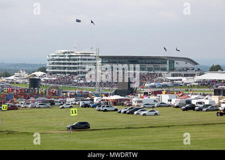 Epsom Downs Surrey UK. 1. Juni 2018. Epsom Downs auf Ladies Day 2018. Credit: Julia Gavin/Alamy leben Nachrichten Stockfoto