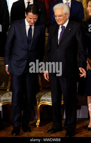 Rom, Italien. 1 Jun, 2018. Ministerpräsident Giuseppe Conte, italienischen Präsidenten Sergio Mattarella Roma 01-06-2018 Quirinale Vereidigung Zeremonie der neuen Regierung giuramento Cerimonia del del nuovo Governo della Repubblica Italiana. Credit: insidefoto Srl/Alamy leben Nachrichten Stockfoto