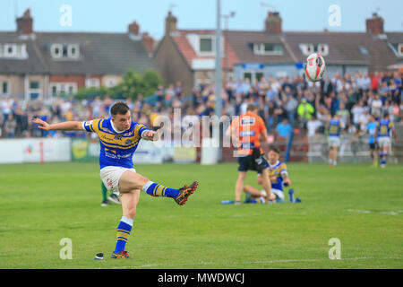 Leeds, Großbritannien. Freitag 1. Juni 2018, LD Ernährung Stadion, Leeds, England; Ladbrokes Challenge Cup des Gesamtwettbewerbs, Leeds Rhinos v Leigh Zenturios; Jordanien Lilley von Leeds Rhinos wandelt Credit: Aktuelles Bilder/Alamy leben Nachrichten Stockfoto