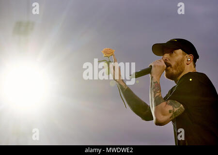 Nuerberg, Deutschland. 01 Juni 2018, Deutschland, Nürburg: Deutsche rapper Casper auf der Hauptbühne der Musikfestival "Rock am Ring", das über 80 Bands auf 3 verschiedene Stufen führt. Foto: Thomas Frey/dpa Quelle: dpa Picture alliance/Alamy leben Nachrichten Stockfoto