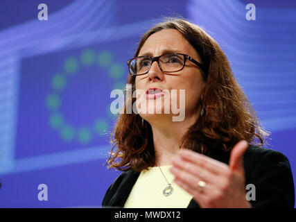 (180601) - Brüssel, 1. Juni 2018 (Xinhua) - Der für Handel zuständige EU-Kommissarin Cecilia Malmström nimmt an einer Pressekonferenz in Brüssel, Belgien, am 1. Juni 2018. Die Tür zu Verhandlungen mit den Vereinigten Staaten zu Handel für den Moment geschlossen ist, Cecilia Malmström sagte am Freitag. (Xinhua / Ihr Pingfan) Stockfoto