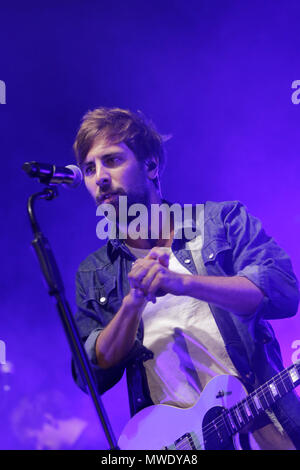 Worms, Deutschland. 1. Juni 2018. Max Giesinger führt auf der Bühne. Deutsche singer/songwriter Max Giesinger am ersten Tag der Rheinland-Pfalz-Tag 2018 live auf der RPR 1 Bühne. Quelle: Michael Debets/Alamy leben Nachrichten Stockfoto