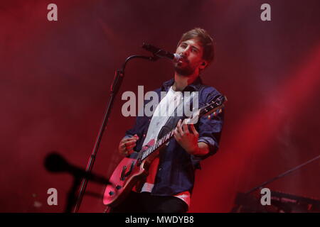 Worms, Deutschland. 1. Juni 2018. Max Giesinger führt auf der Bühne. Deutsche singer/songwriter Max Giesinger am ersten Tag der Rheinland-Pfalz-Tag 2018 live auf der RPR 1 Bühne. Quelle: Michael Debets/Alamy leben Nachrichten Stockfoto