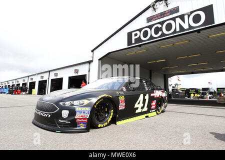 Lange Teich, Pennsylvania, USA. 1. Juni 2018. Kurt Busch (41) nimmt zu dem Titel für die Pocono 400 bei Pocono Raceway in langen Teich, Pennsylvania zu üben. Credit: Justin R. Noe Asp Inc/ASP/ZUMA Draht/Alamy leben Nachrichten Stockfoto