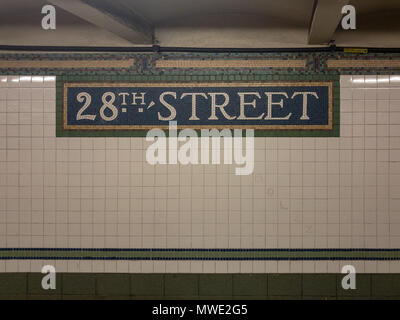 New York City - 8. Mai 2018: der 28. Straße U-Bahn Station in New York City. Stockfoto