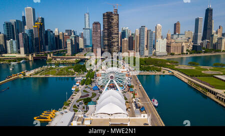 Navy Pier und Skyline von Chicago, Chicago, IL, USA Stockfoto
