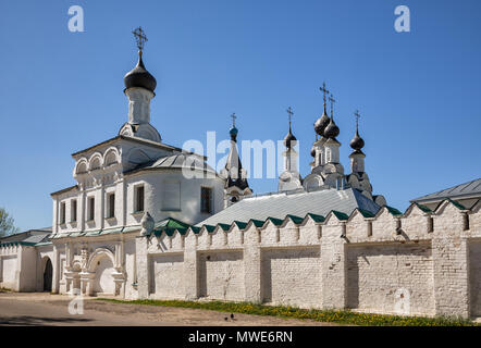 Gate Kirche und Kuppel der Kathedrale der Verkündigung des Klosters. Murom, Russland Stockfoto