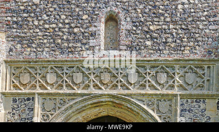 Architektonisches Detail in der Vorhalle der Kirche des Hl. Johannes an Waxham, Norfolk, England, Vereinigtes Königreich, Europa. Stockfoto