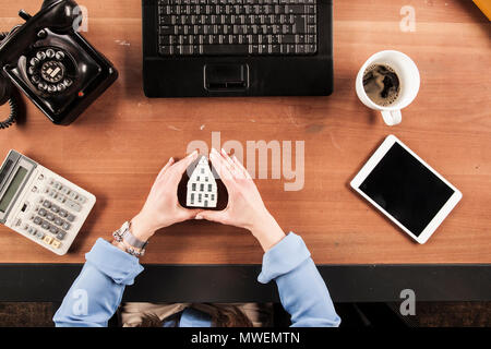 Ansicht von oben, business Frau arbeitet als Versicherungsagent Stockfoto