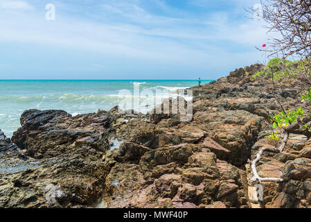 Itacaré, Brasilien - 7. Dezember 2016: Fischer an itacarezinho Strand von Bahia in Brasilien Stockfoto